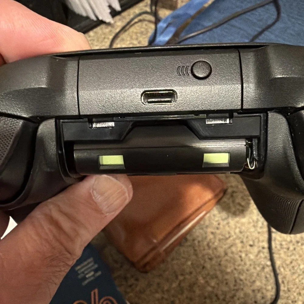 Microsoft Xbox Wireless Controller (Model 1914) Black(TESTED) O664 Missing Cover